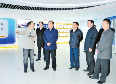 张立勇走访看望省政协委员葛海泉.jpg